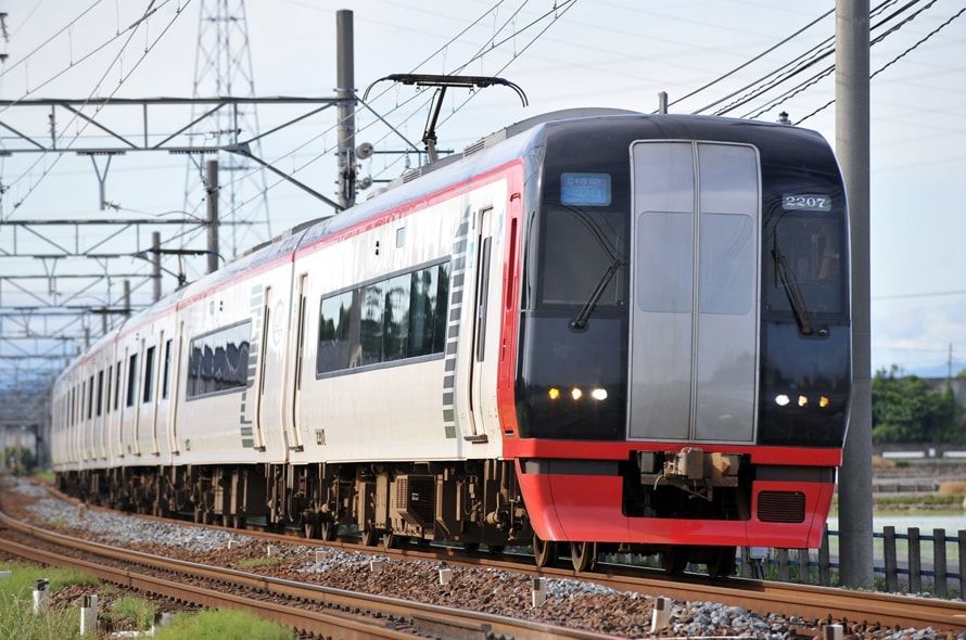 通過する電車