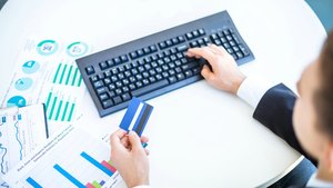 クレジットカードで決済をする